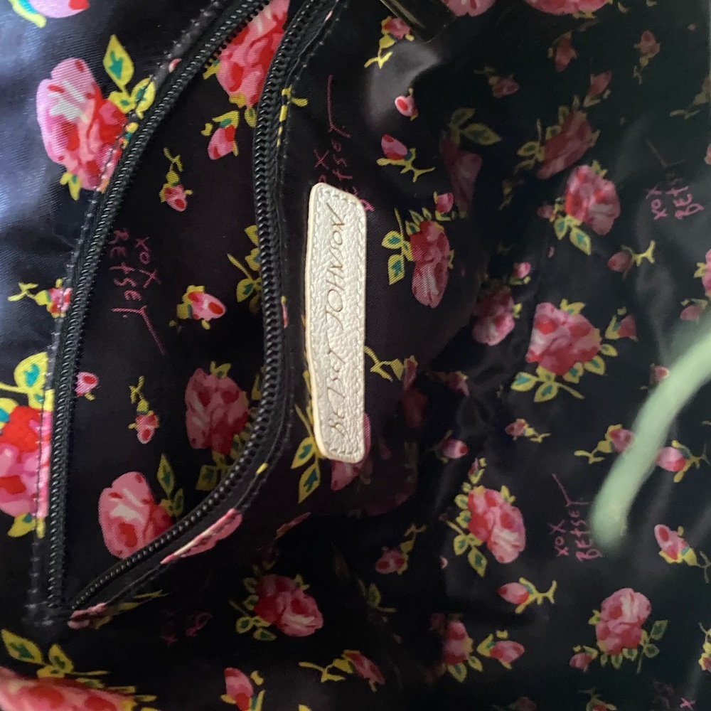 Betsey Johnson straw with white floral bow handbag - Picture 6 of 16